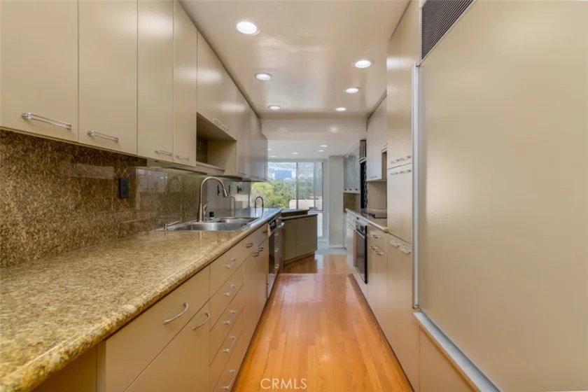441 N Oakhurst #604 photo 7