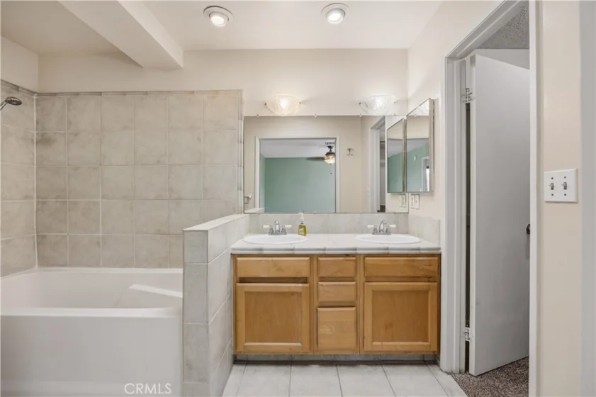 17943 Magnolia Boulevard #16 photo 27