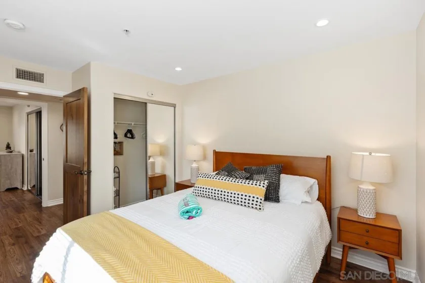 801 W Hawthorn Street #301 photo 20