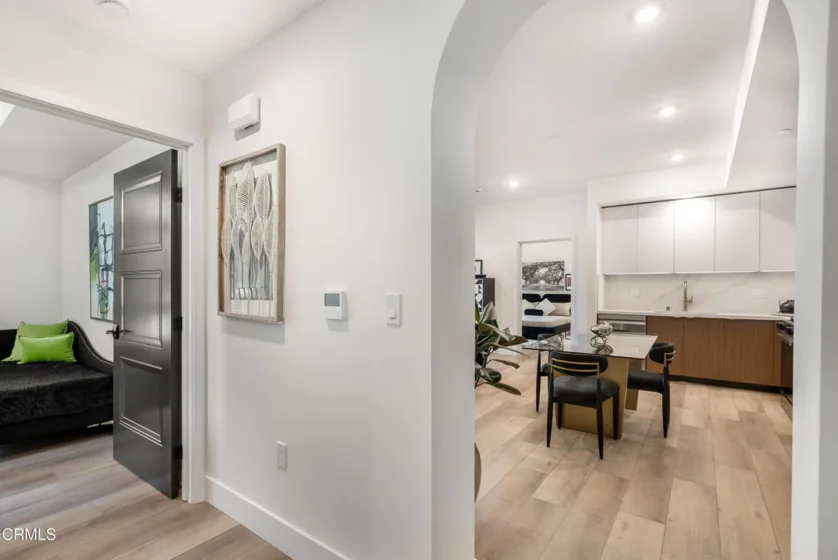 139 S Oak Knoll Avenue #301 photo 9