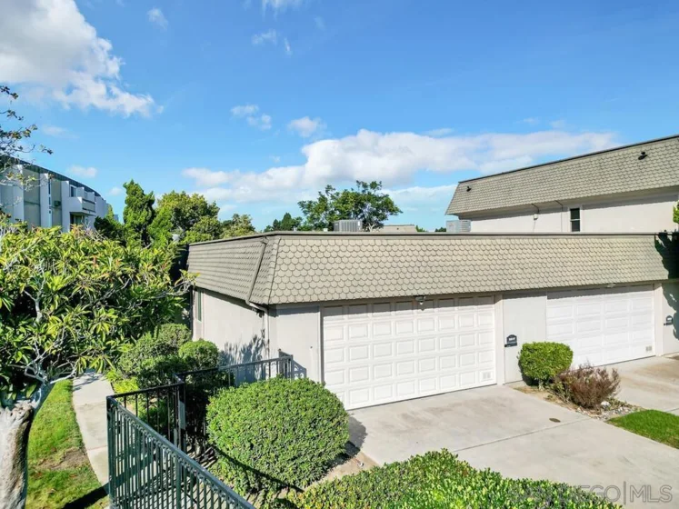 3017 Orleans E photo 1
