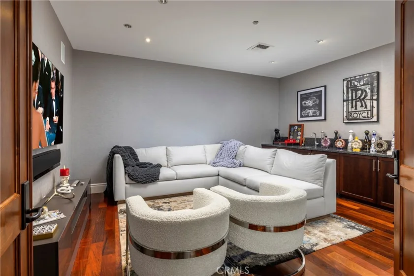 345 E Colorado Boulevard #404 photo 39