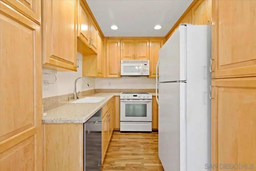 6350 Genesee Avenue #220 photo 8