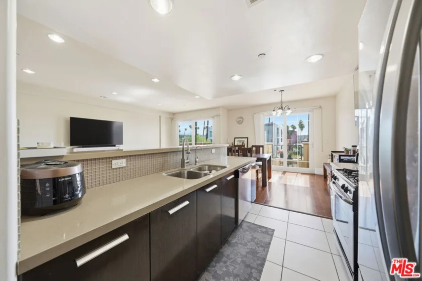 147 N Berendo Street #301 photo 20