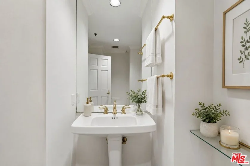 10724 Wilshire Boulevard #211 photo 6