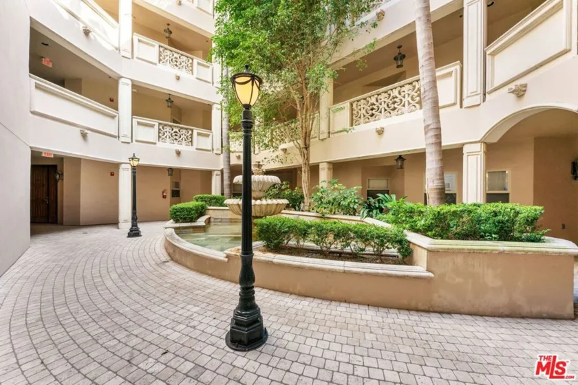 850 N Croft Avenue #302 photo 30