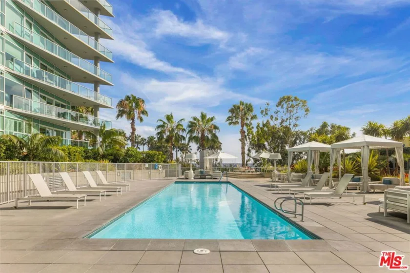 13600 Marina Pointe Drive #604 photo 26