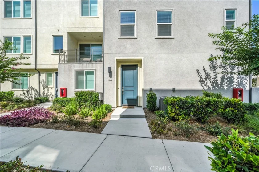 5481 Seacliff Place #100 photo 1