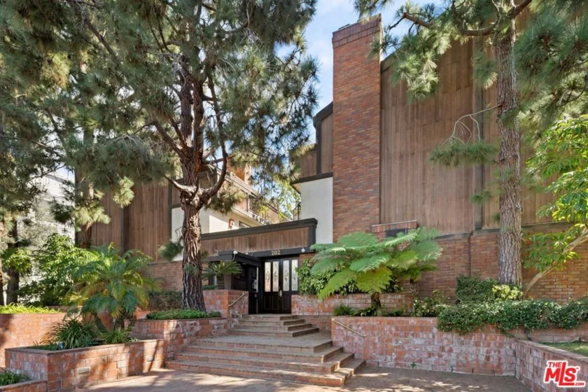 202 San Vicente Boulevard #12 photo 2
