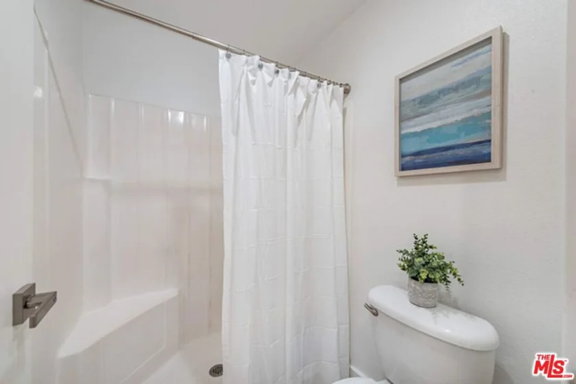 5139 Balboa Boulevard #203 photo 12