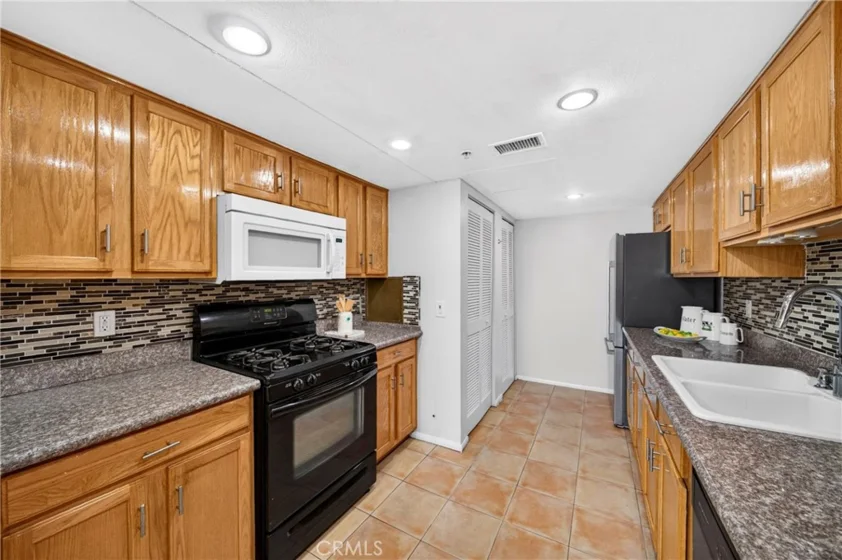 11124 Burbank Boulevard #108 photo 12