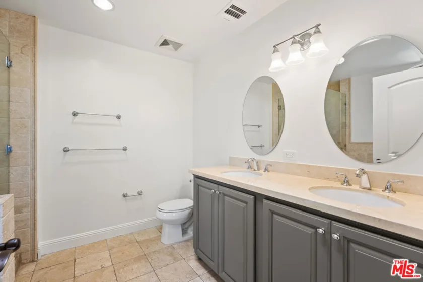 5037 Rosewood Avenue #301 photo 6