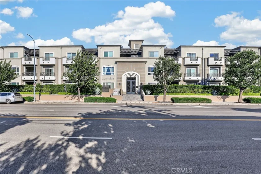 4424 Whitsett Avenue #303 photo 2