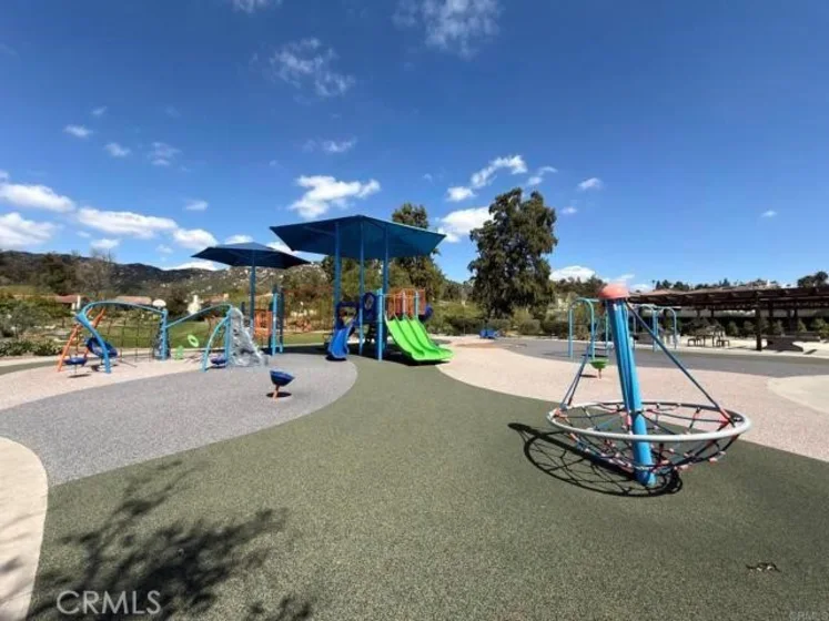 2055 Earl Glen photo 44