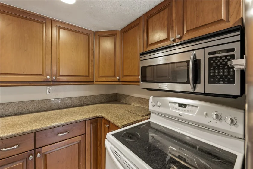 23821 Hillhurst #38 photo 22