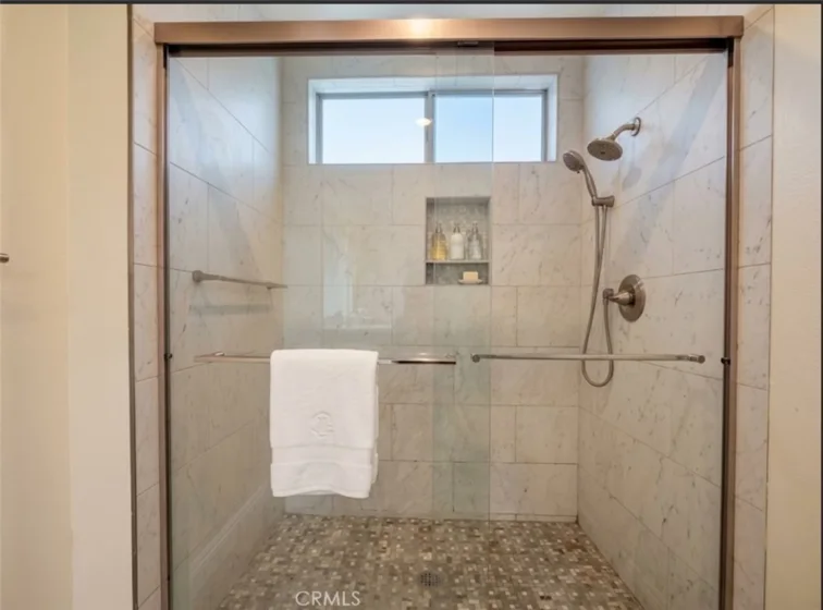 5354 Lindley #204 photo 13