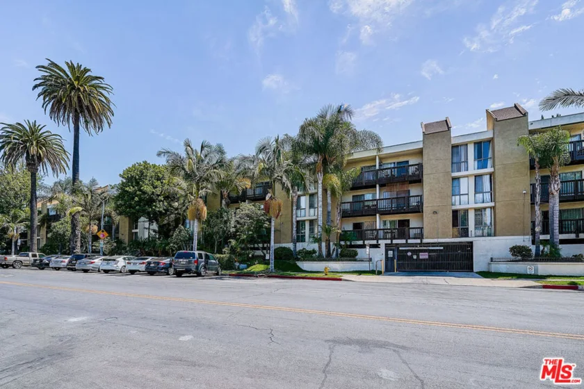 320 S Ardmore Avenue #323 photo 32