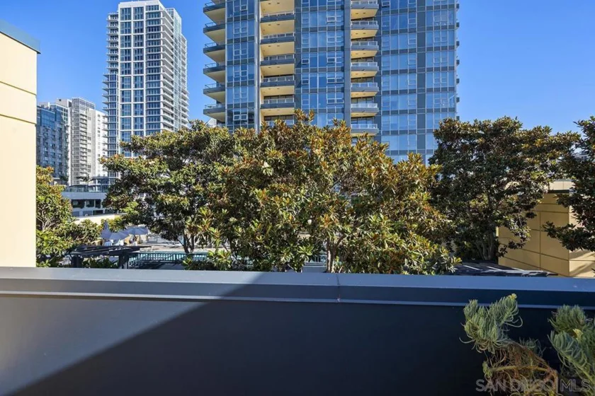 1325 Pacific Highway #313 photo 32