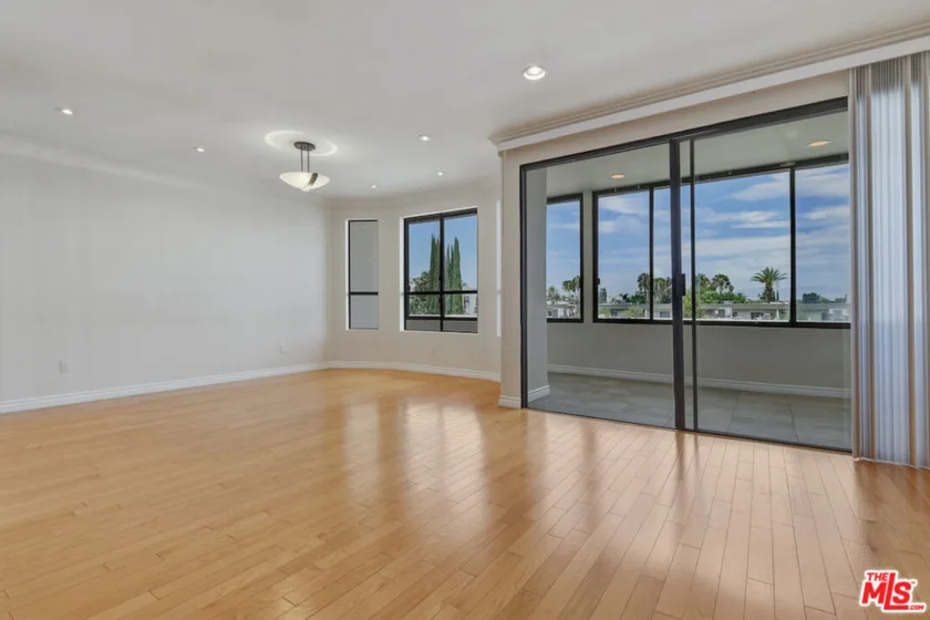 4443 Ventura Canyon Avenue #304 photo 12