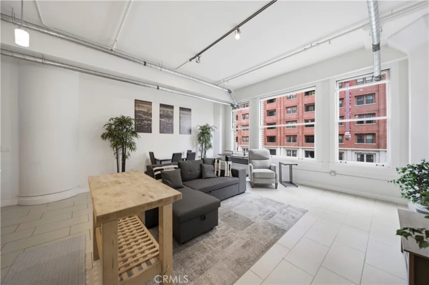 939 S Broadway photo 46