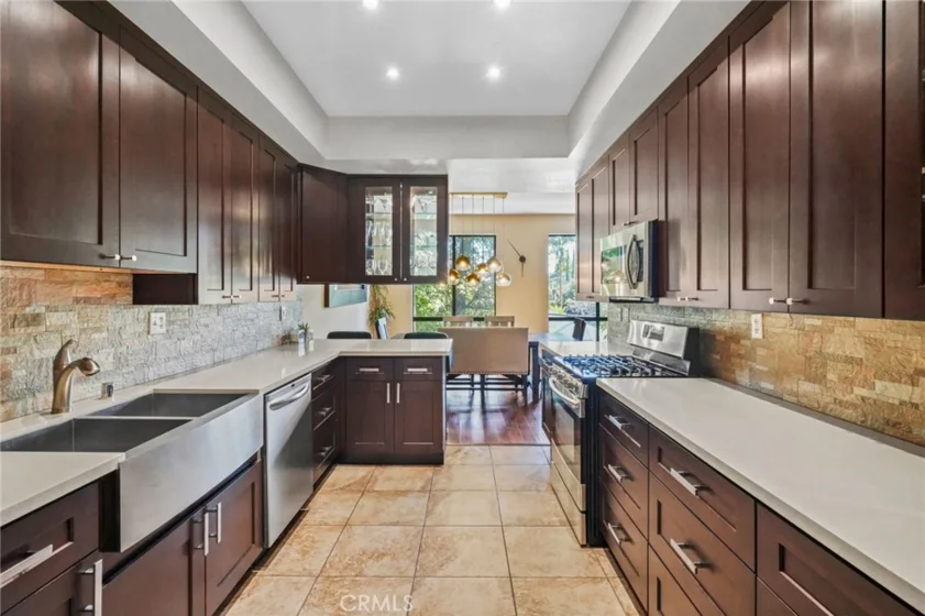 13331 Moorpark Street #216 photo 11
