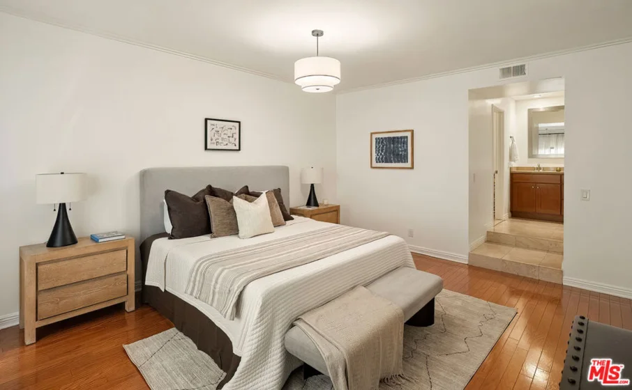 621 S Barrington Avenue #110 photo 3
