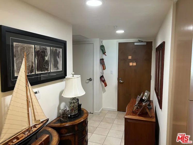 13700 Marina Pointe Drive #722 photo 5