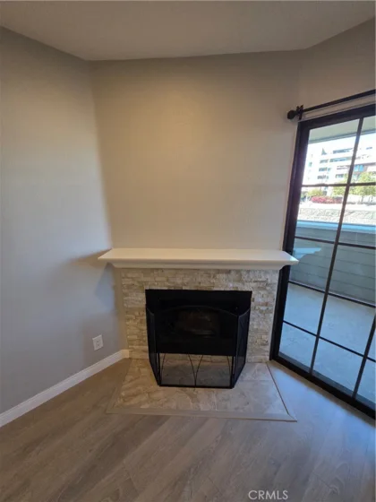 6545 Reseda photo 18