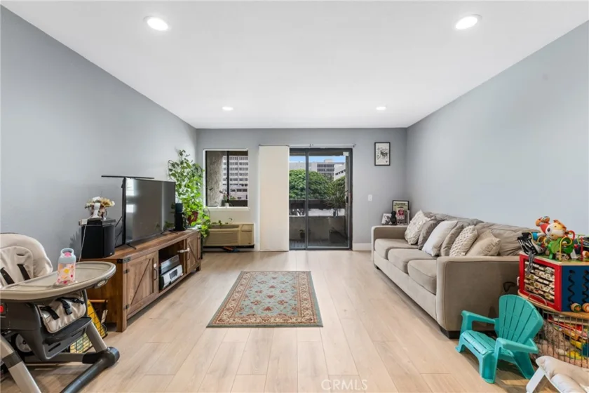 600 W 3rd Street #B307 photo 1