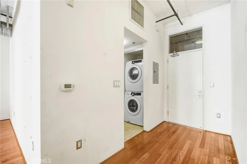 200 N San Fernando photo 20