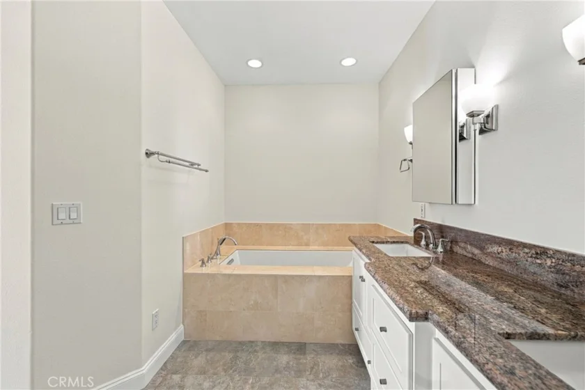 1500 E Ocean #718 photo 25
