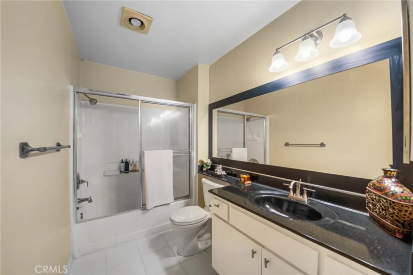 554 E San Jose #203 photo 18