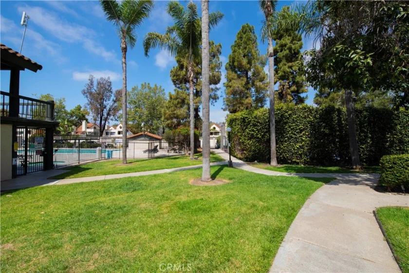 333 N Melrose Drive #E photo 26