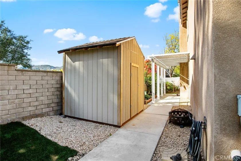 22862 Montanya photo 39