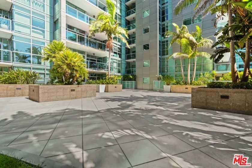 13650 Marina Pointe Drive #404 photo 21