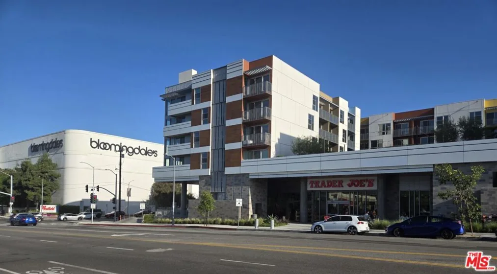 14315 Magnolia Boulevard #101 photo 40