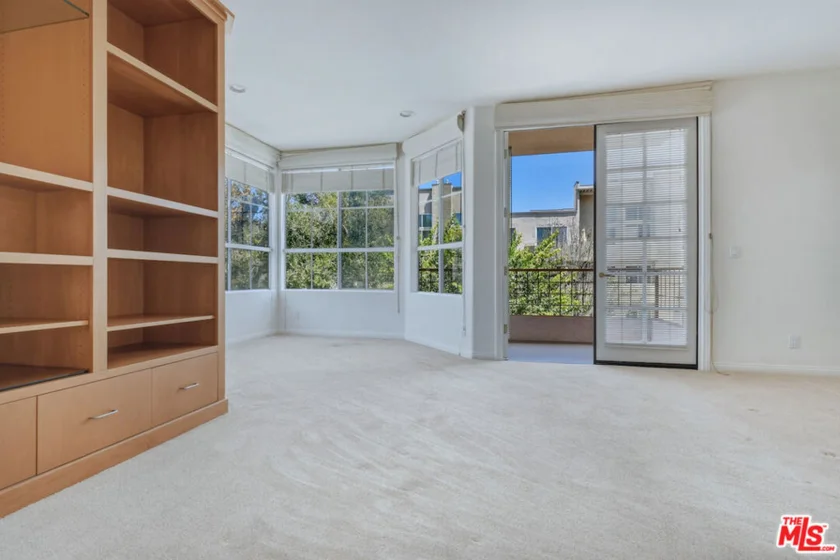 14570 Benefit Street #201 photo 33
