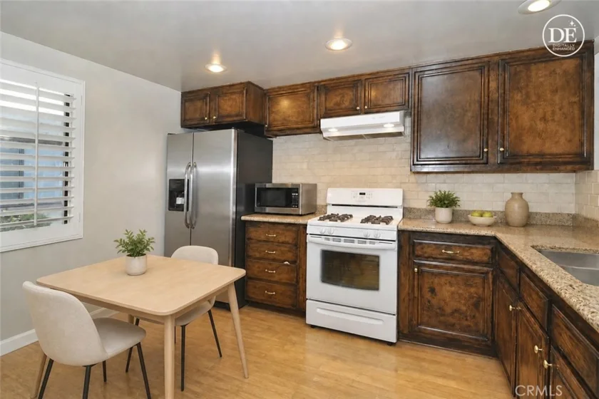 21555 Burbank #74 photo 7