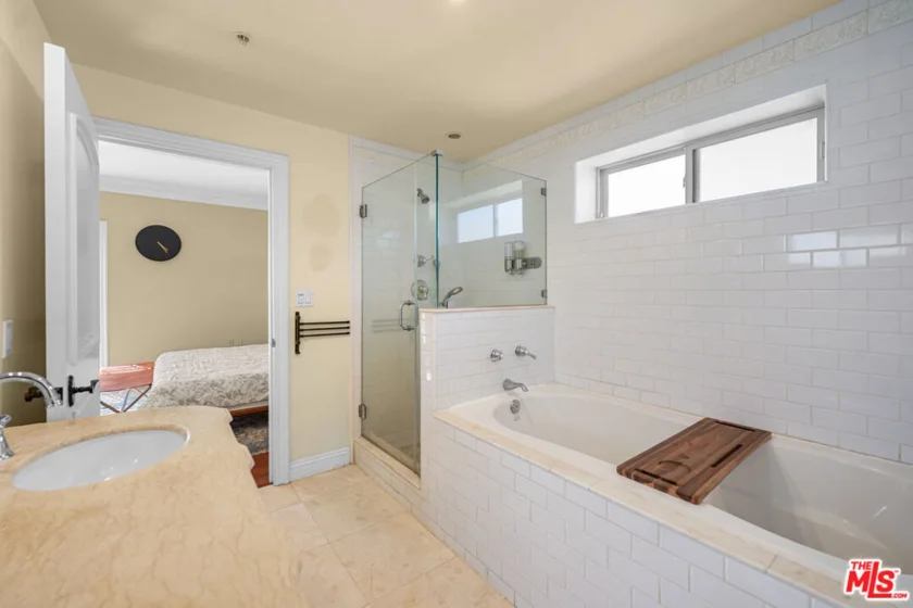 837 Crenshaw Boulevard #204 photo 21