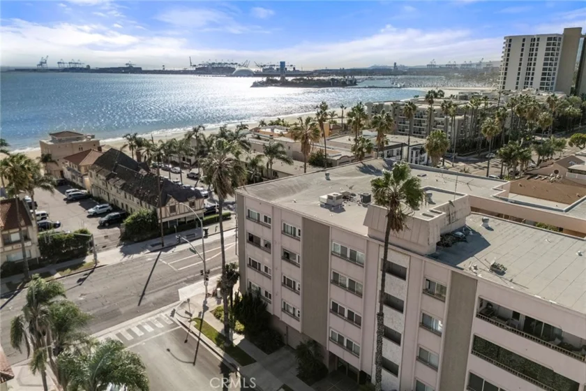 1635 E Ocean #D2 photo 1