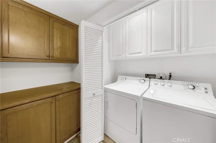 128 N Oak Knoll #111 photo 35