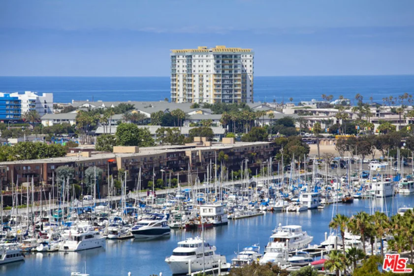 13700 Marina Pointe Drive #1520 photo 20