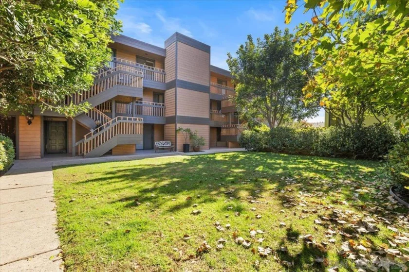 2928 Lawrence photo 45