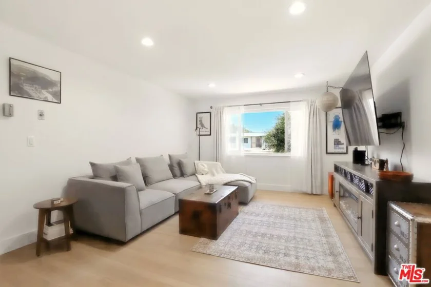 11813 Runnymede Street #36 photo 23
