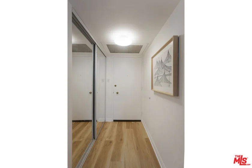 4455 Los Feliz Boulevard #204 photo 4