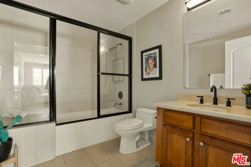 837 N Hudson Avenue #402 photo 8