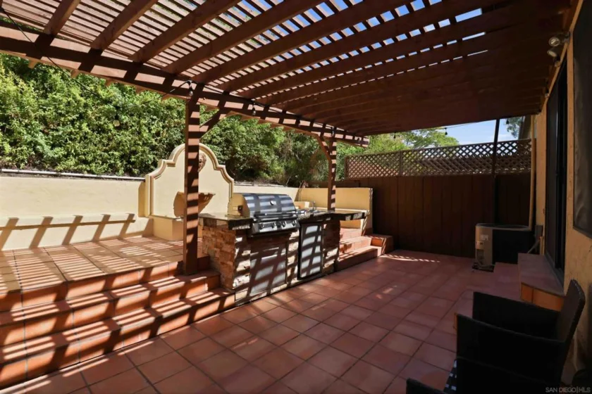 6862 Camino Berdecio photo 14