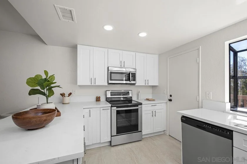 9903 Aviary Drive photo 14