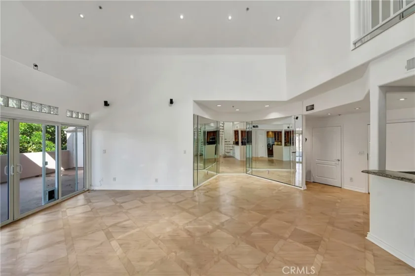 4477 Woodman Avenue #305 photo 4