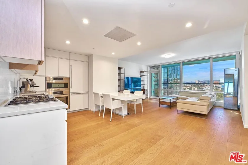 877 Francisco Street #1516 photo 10